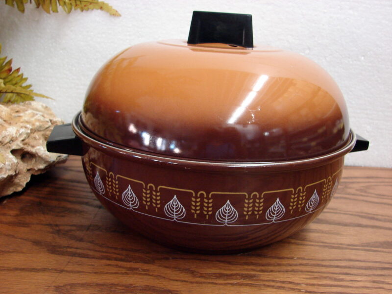 Vintage 1970&#8217;s Coco Brown Winter Wheat West Bend Serving Oven Bun Warmer, Moose-R-Us.Com Log Cabin Decor