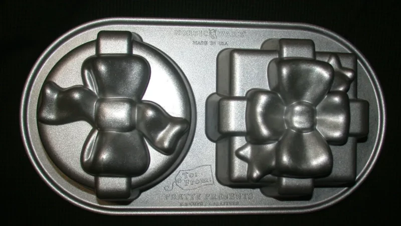 New Scandinavian Nordic Ware Heavy Duty Pretty Presents Cake Pan Mold, Moose-R-Us.Com Log Cabin Decor