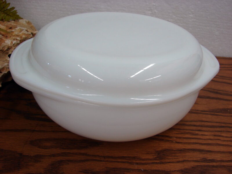 Vintage PYREX #024 Opal White 2 Qt Round Baking Dish w/ 684 Lid, Moose-R-Us.Com Log Cabin Decor