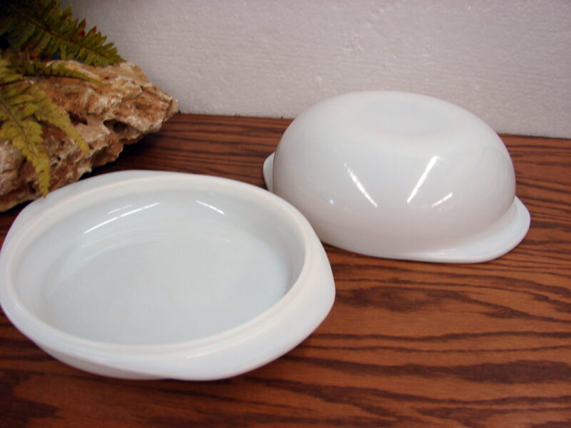 Vintage PYREX #024 Opal White 2 Qt Round Baking Dish w/ 684 Lid, Moose-R-Us.Com Log Cabin Decor