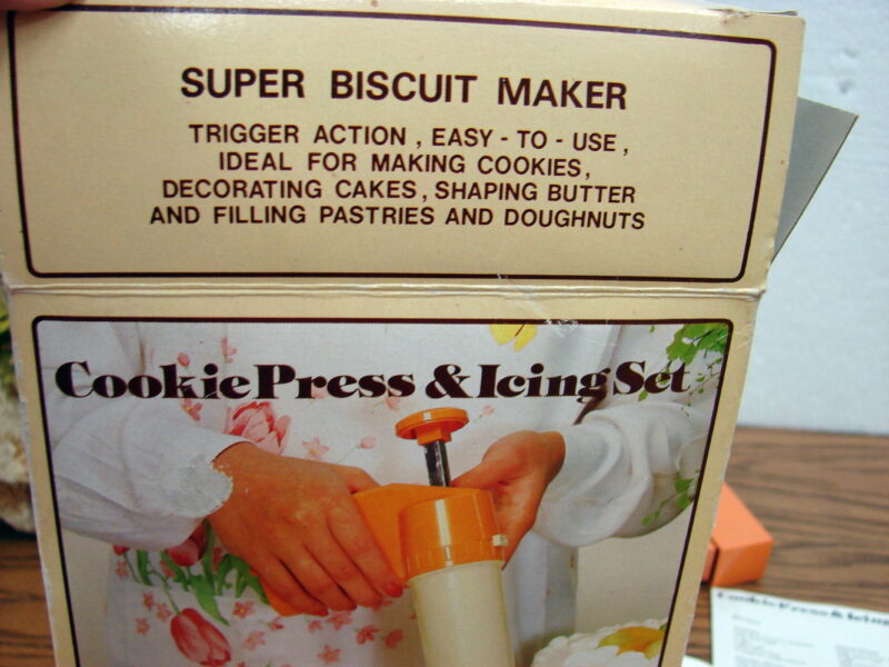 Super Biscuit Maker Cookie Press &#038; Icing Kit Model #233 w/ Recipe NIB, Moose-R-Us.Com Log Cabin Decor