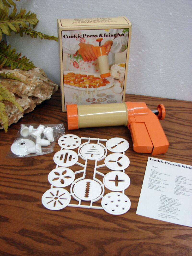 Super Biscuit Maker Cookie Press &#038; Icing Kit Model #233 w/ Recipe NIB, Moose-R-Us.Com Log Cabin Decor