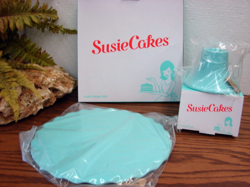 New in Box Susie Cakes Cake Stand Limited Edition Aqua 2 Piece Dishwasher Safe, Moose-R-Us.Com Log Cabin Decor