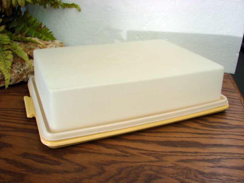 Tupperware Rectangular Sheet Cake Keeper #622-7 Storage Container Harvest Gold, Moose-R-Us.Com Log Cabin Decor