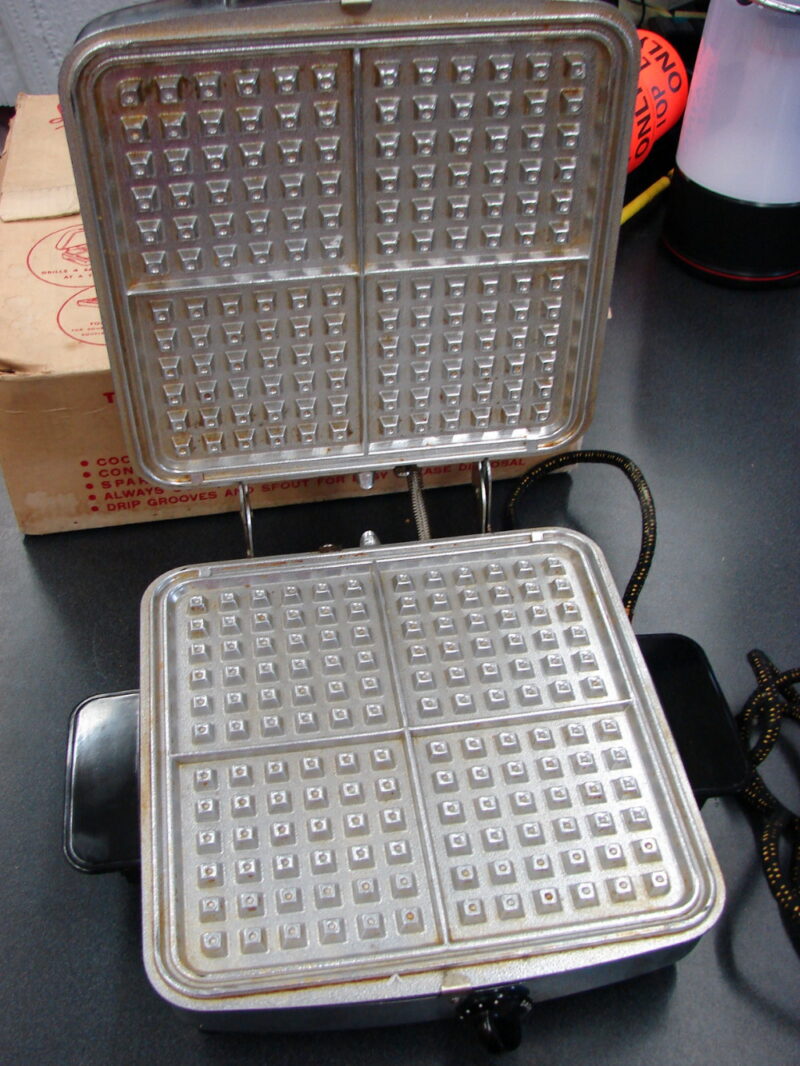 Vintage Electric Lady Winstead Giant Griddle Grill &#038; Waffle Iron Original Box, Moose-R-Us.Com Log Cabin Decor