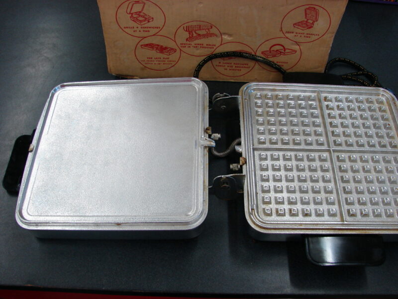 Vintage Electric Lady Winstead Giant Griddle Grill &#038; Waffle Iron Original Box, Moose-R-Us.Com Log Cabin Decor