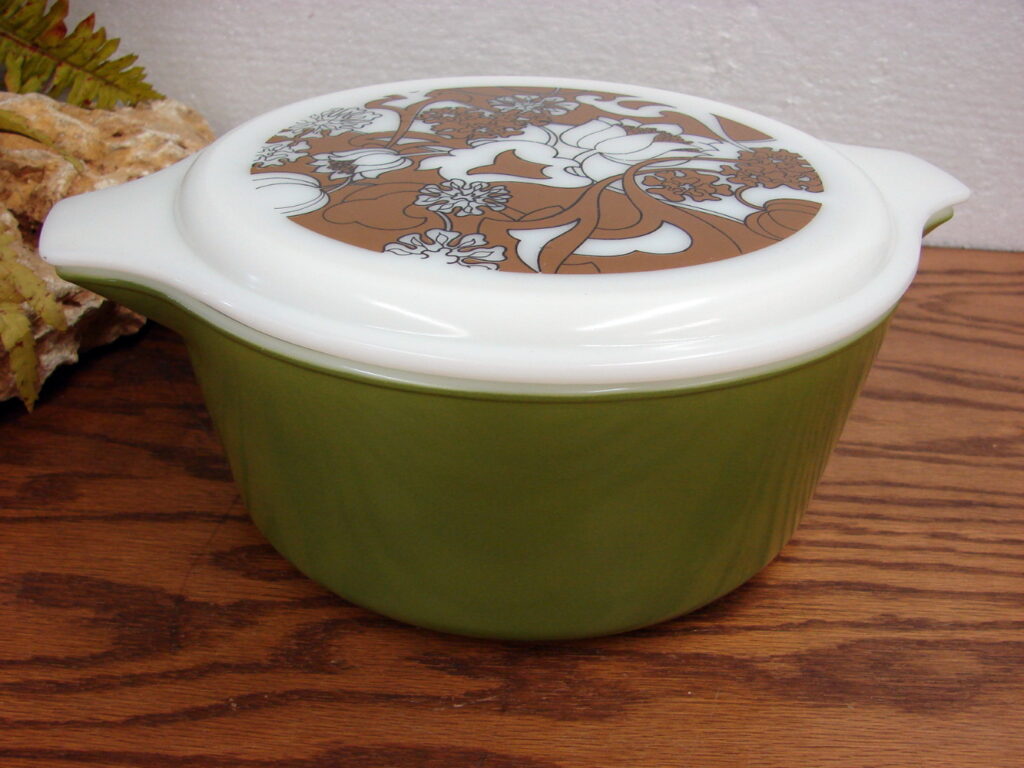 Vintage PYREX Nouveau Floral Verde #475 Cinderella Round Casserole w ...