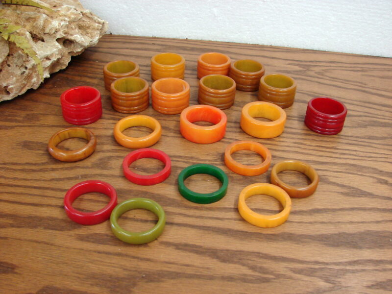 Vintage Assortment Bakelite Napkin Ring Lot 21 Pieces Butterscotch Red Green, Moose-R-Us.Com Log Cabin Decor