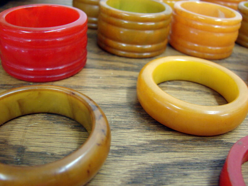 Vintage Assortment Bakelite Napkin Ring Lot 21 Pieces Butterscotch Red Green, Moose-R-Us.Com Log Cabin Decor