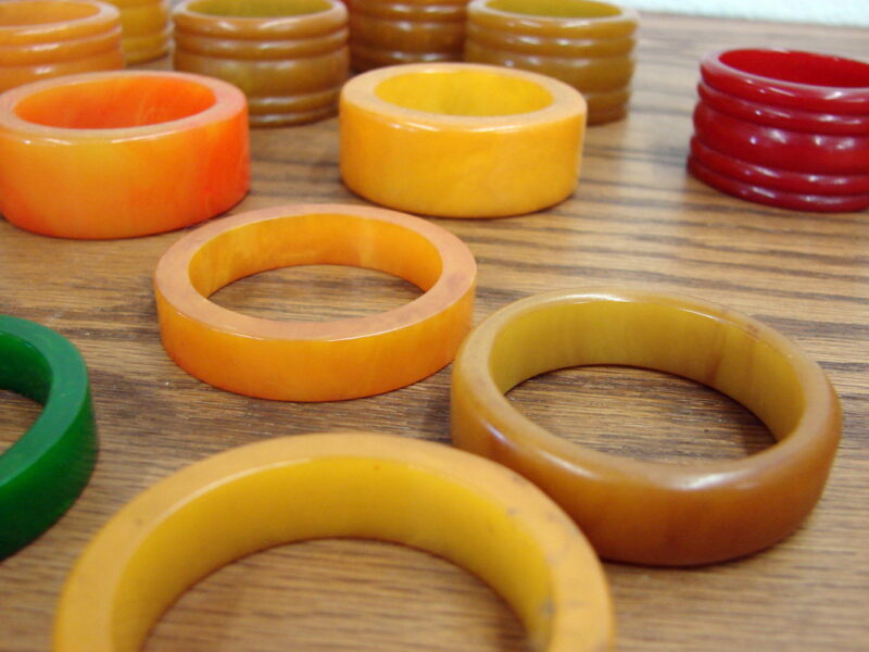 Vintage Assortment Bakelite Napkin Ring Lot 21 Pieces Butterscotch Red Green, Moose-R-Us.Com Log Cabin Decor