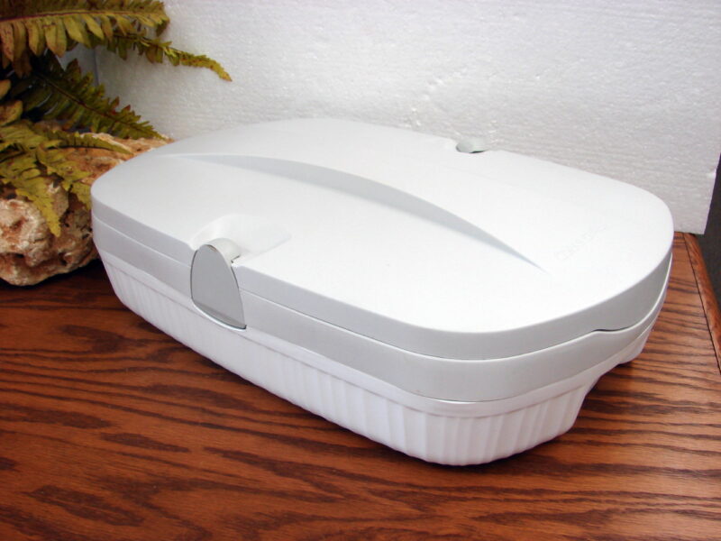 Corning Ware White Insulated Carrier Rectangular Casserole Lasagna w/ Lid, Moose-R-Us.Com Log Cabin Decor