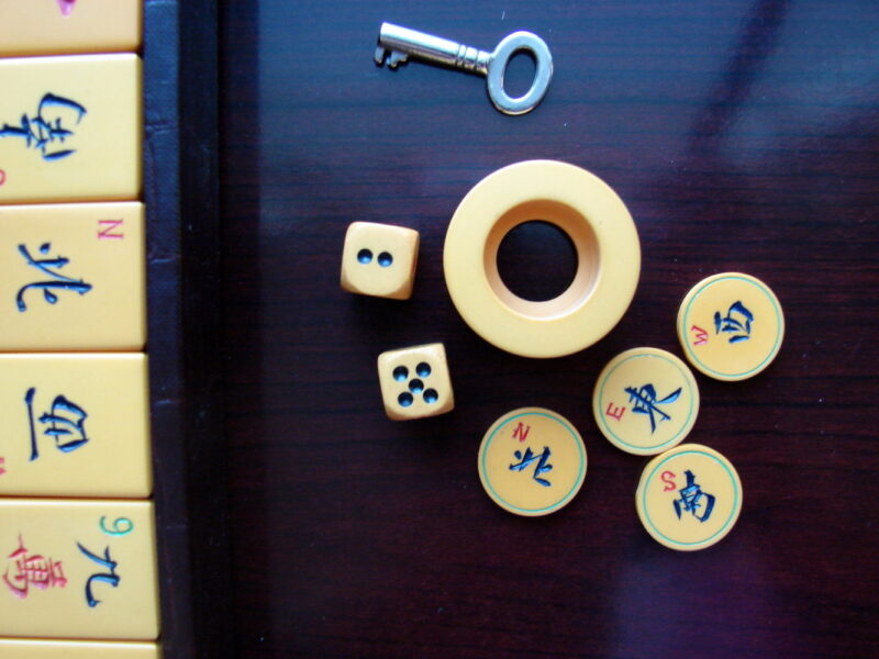 Vintage Mah-Jongg Butterscotch Bakelite Tile Game 5 Racks Case w/ Key, Moose-R-Us.Com Log Cabin Decor