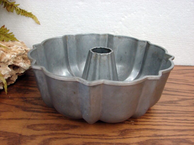 Nordic Ware Heavy Duty Traditional Northland Bundt Cake Pan, Moose-R-Us.Com Log Cabin Decor