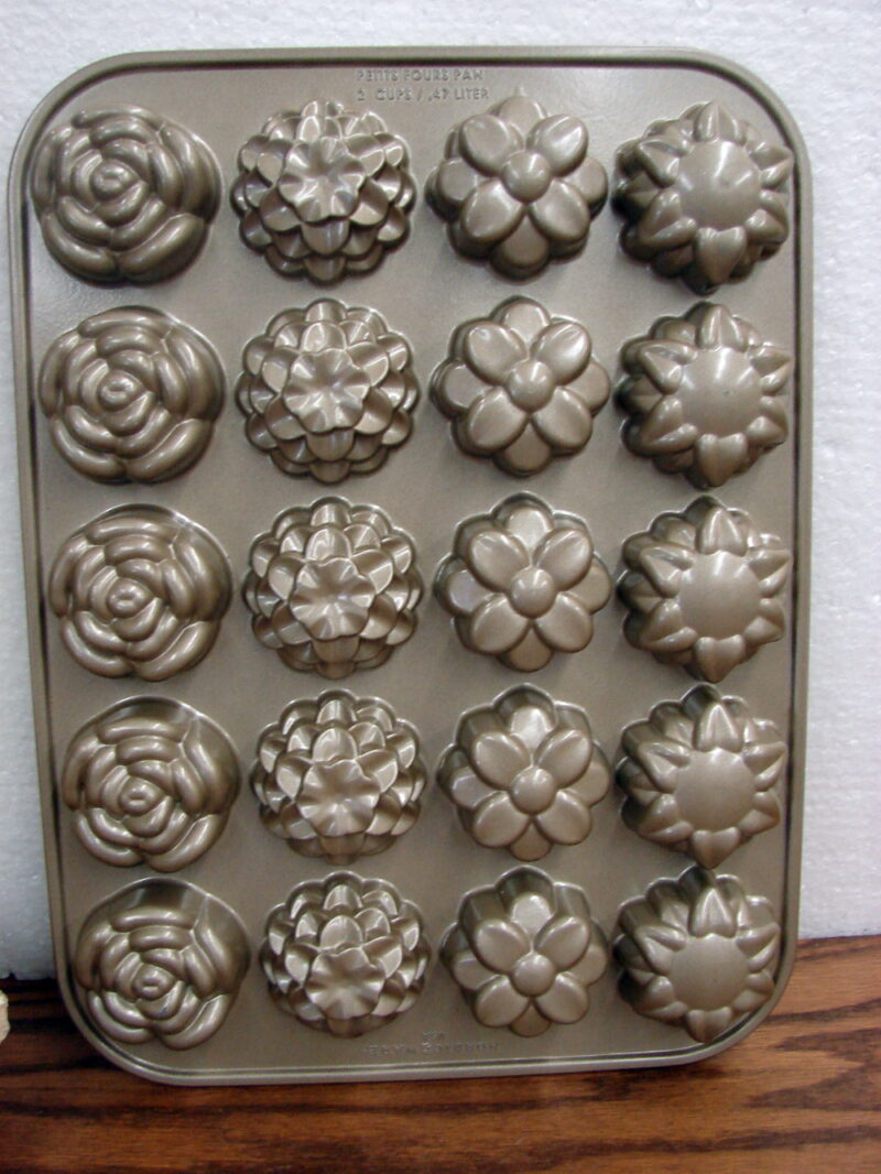 Nordic Ware Heavy Duty Cast Aluminum Petit Fours Cake Pan Flowers, Moose-R-Us.Com Log Cabin Decor