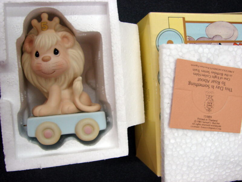 Precious Moments Birthday Train Baby-10 Plus Clown Boxes, Moose-R-Us.Com Log Cabin Decor