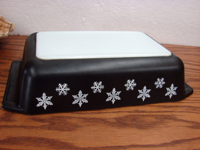 Vintage PYREX Black w/ White Snowflake #575 Baking Dish, Moose-R-Us.Com Log Cabin Decor