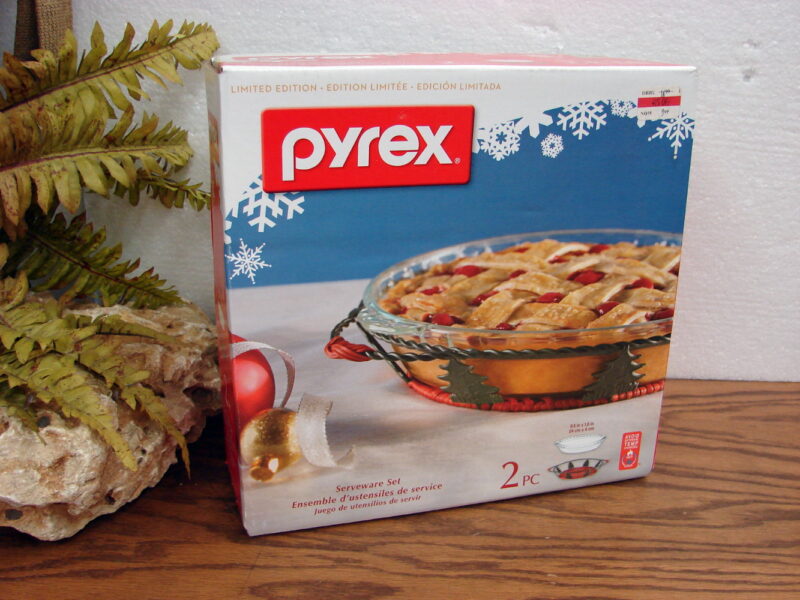 NIB Limited Edition pyrex 2 Pc Serveware Set Tree Holder Pie Plate, Moose-R-Us.Com Log Cabin Decor