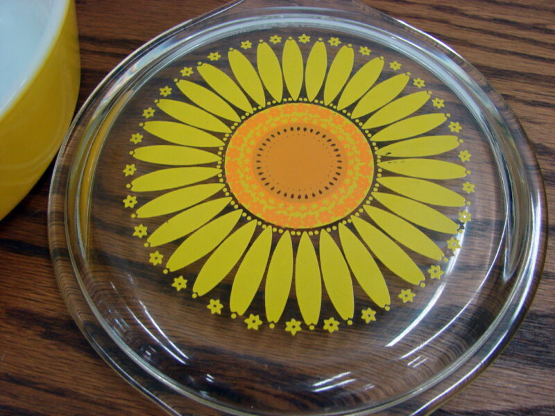 Vintage PYREX Bright Yellow Daisy Sunflower Cinderella Round Casserole #471, Moose-R-Us.Com Log Cabin Decor