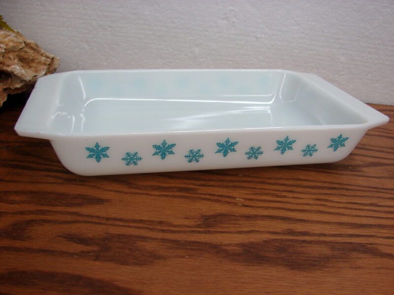 Vintage PYREX White w/ Turquoise Snowflake #548 Baking Dish as is, Moose-R-Us.Com Log Cabin Decor