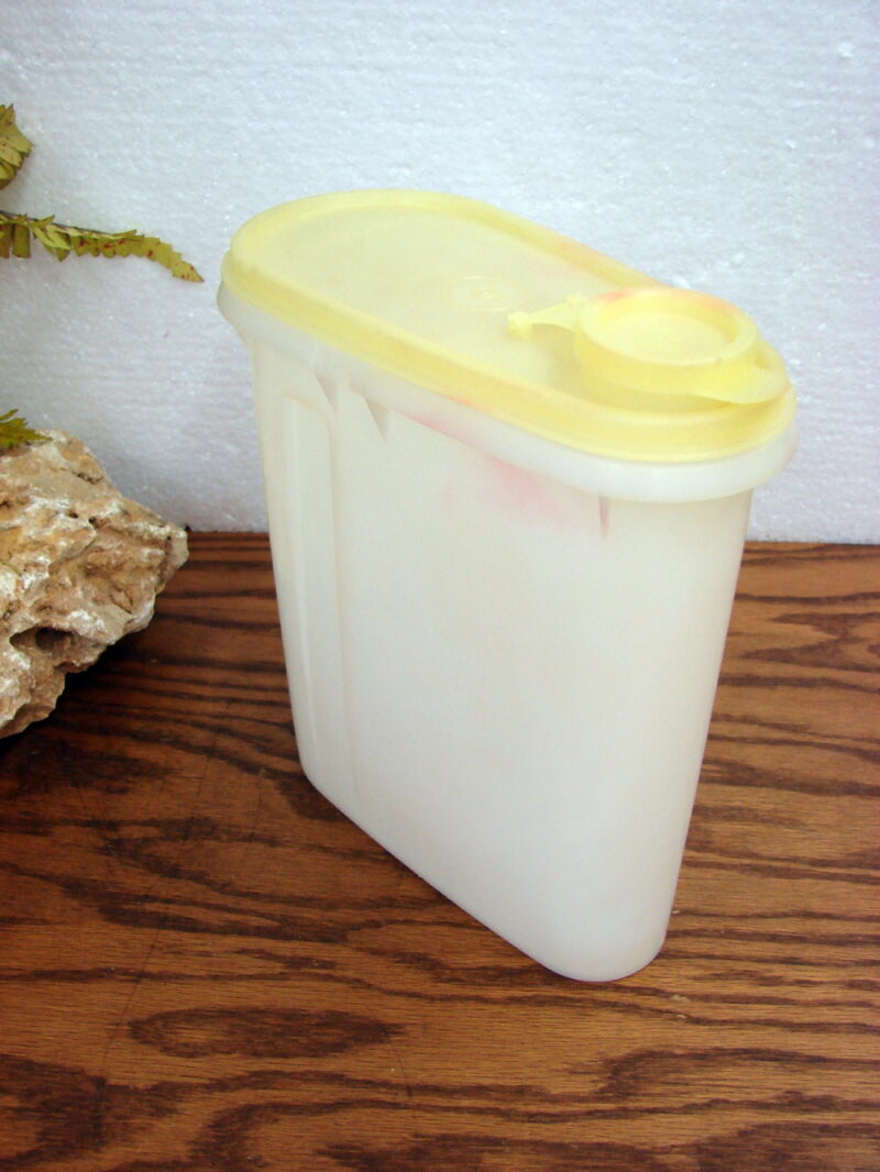 Tupperware Beverage Buddy Yellow Slimline #587 Pour Lid As Is, Moose-R-Us.Com Log Cabin Decor