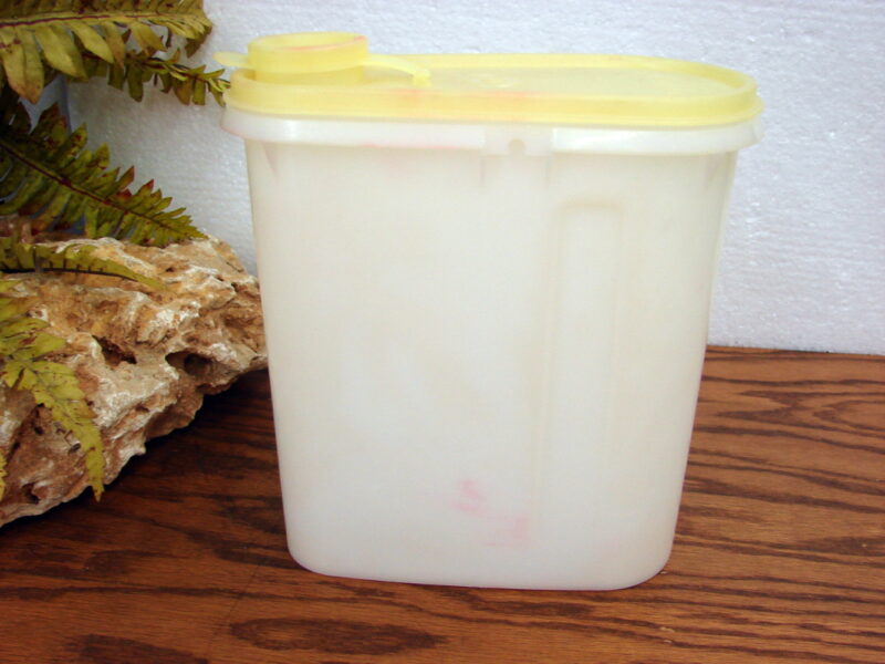 Tupperware Beverage Buddy Yellow Slimline #587 Pour Lid As Is, Moose-R-Us.Com Log Cabin Decor