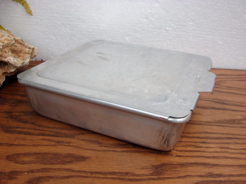 Vintage Aluminum Sliding Lid Cake Pan Baking Lasagna Brownies 8&#215;8, Moose-R-Us.Com Log Cabin Decor