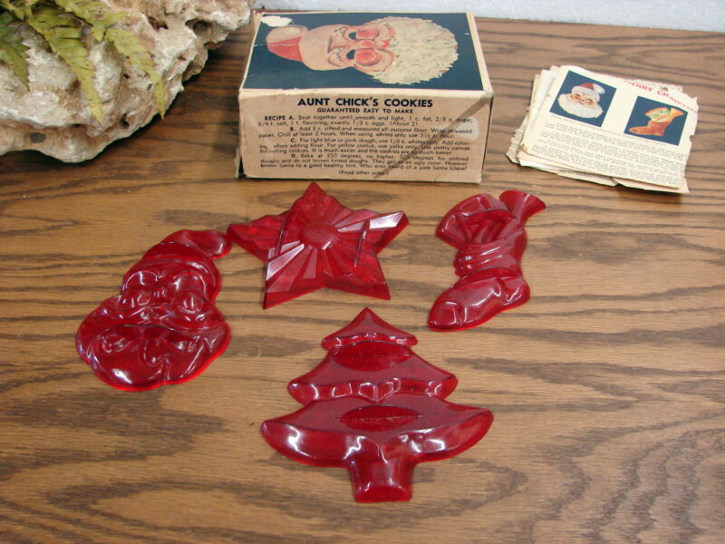 Aunt Chick&#8217;s Vintage Christmas Cookie Cutter Holidays 3 Boxes 12 Molds Red Plastic, Moose-R-Us.Com Log Cabin Decor