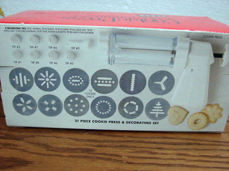 PYREX Cookie Press Decorating Set 21 Pc Like New in Box, Moose-R-Us.Com Log Cabin Decor