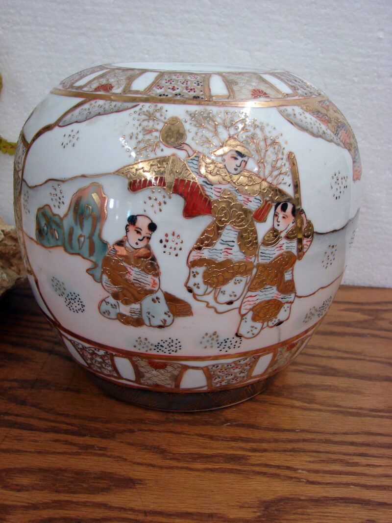 Vintage Porcelain Chinese Japanese Vase Urn Gold Scene Satsuma, Moose-R-Us.Com Log Cabin Decor