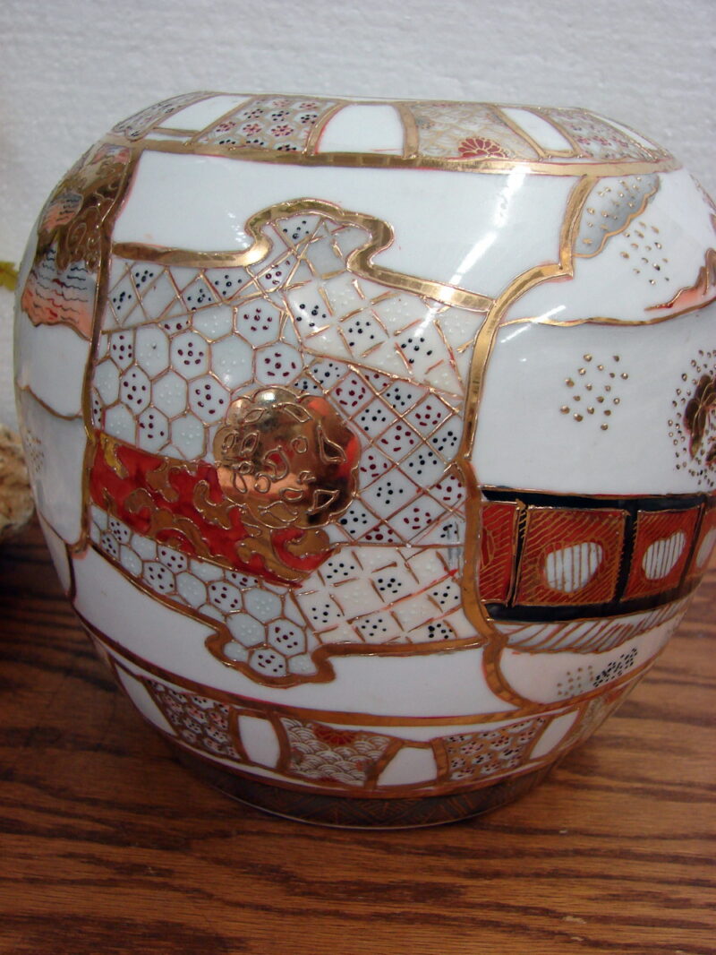 Vintage Porcelain Chinese Japanese Vase Urn Gold Scene Satsuma, Moose-R-Us.Com Log Cabin Decor