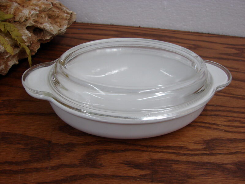 Vintage Corning Ware USA White Oval Au Gratin P-14 w/ Glass Lid, Moose-R-Us.Com Log Cabin Decor