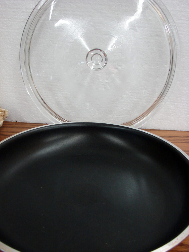 Vintage Heavy Duty Mirro 12&#8243; Non Stick Skillet w/ Glass Lid Wood Handle Like New, Moose-R-Us.Com Log Cabin Decor