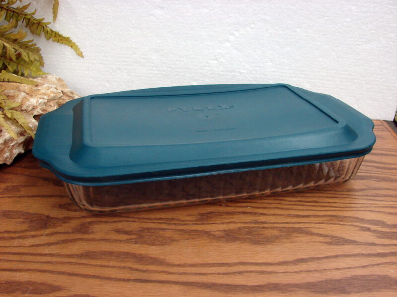 Newer Pyrex Open Baker Cake Lasagna Baking Pan 13 x 9 x 2 Green Lid, Moose-R-Us.Com Log Cabin Decor