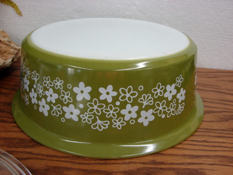 Vintage PYREX Big Bertha Spring Green Crazy Daisy #664 w/ Lid, Moose-R-Us.Com Log Cabin Decor