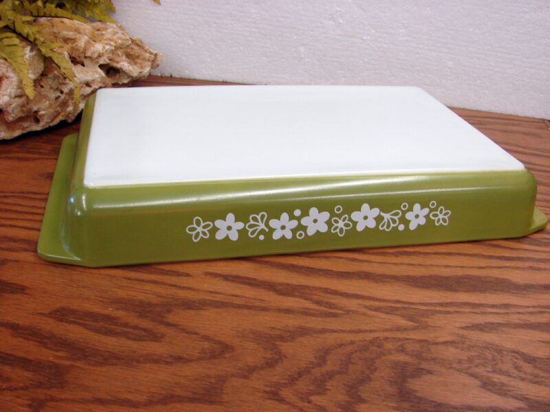 Vintage PYREX Lasagna Spring Green Crazy Daisy #933 Open Baker, Moose-R-Us.Com Log Cabin Decor