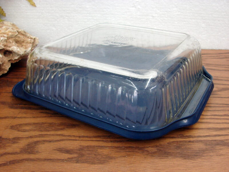 Newer Pyrex #222 8 x 8 x 2 Baking Brownie Bar Glass Dish w/ Lid, Moose-R-Us.Com Log Cabin Decor