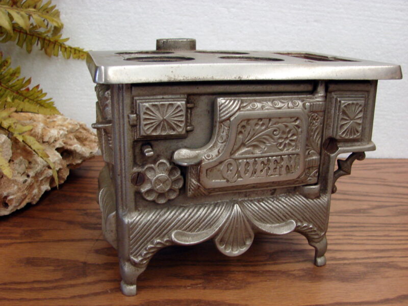 Chrome Salesman Sample Queen Kitchen Stove Cast Iron Miniature, Moose-R-Us.Com Log Cabin Decor