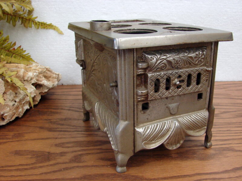 Chrome Salesman Sample Queen Kitchen Stove Cast Iron Miniature, Moose-R-Us.Com Log Cabin Decor