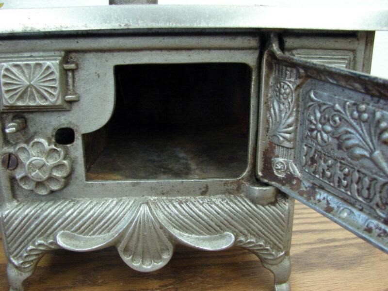 Chrome Salesman Sample Queen Kitchen Stove Cast Iron Miniature, Moose-R-Us.Com Log Cabin Decor