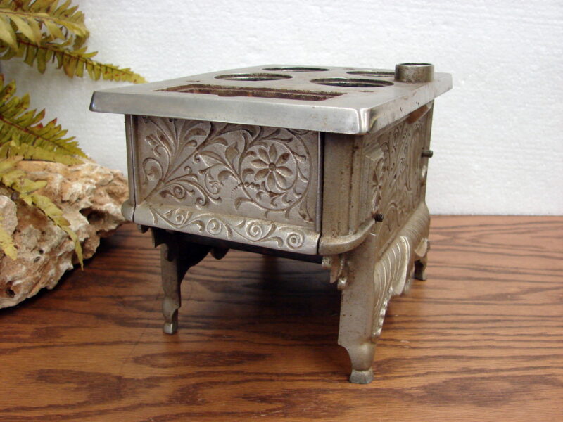 Chrome Salesman Sample Queen Kitchen Stove Cast Iron Miniature, Moose-R-Us.Com Log Cabin Decor