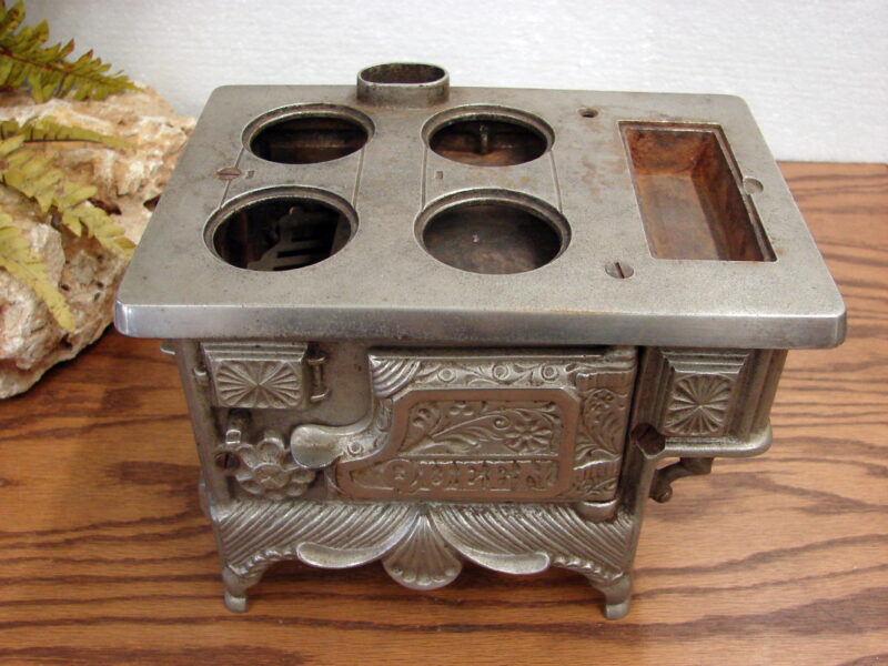 Chrome Salesman Sample Queen Kitchen Stove Cast Iron Miniature, Moose-R-Us.Com Log Cabin Decor