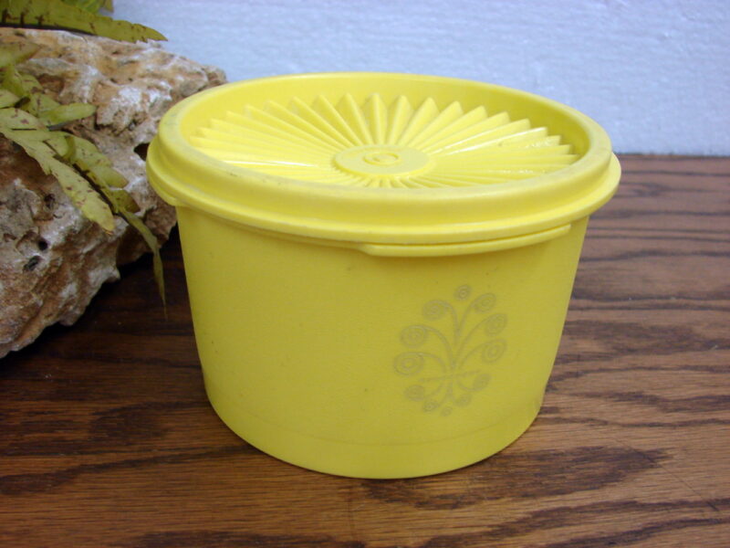 Vintage Tupperware Servalier #1297 Lemon Yellow Accordion Seal, Moose-R-Us.Com Log Cabin Decor