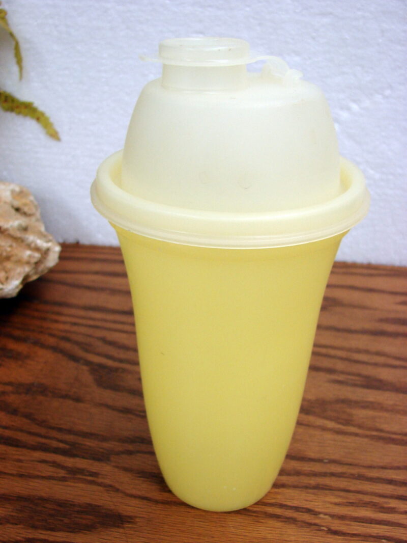 Vintage Tupperware #844 Yellow Quick Shake w/ Flap Lid, Moose-R-Us.Com Log Cabin Decor