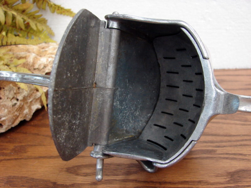 Vintage Wear-Ever Tacuco Aluminum Hand Press Citrus Juicer Side Dump, Moose-R-Us.Com Log Cabin Decor