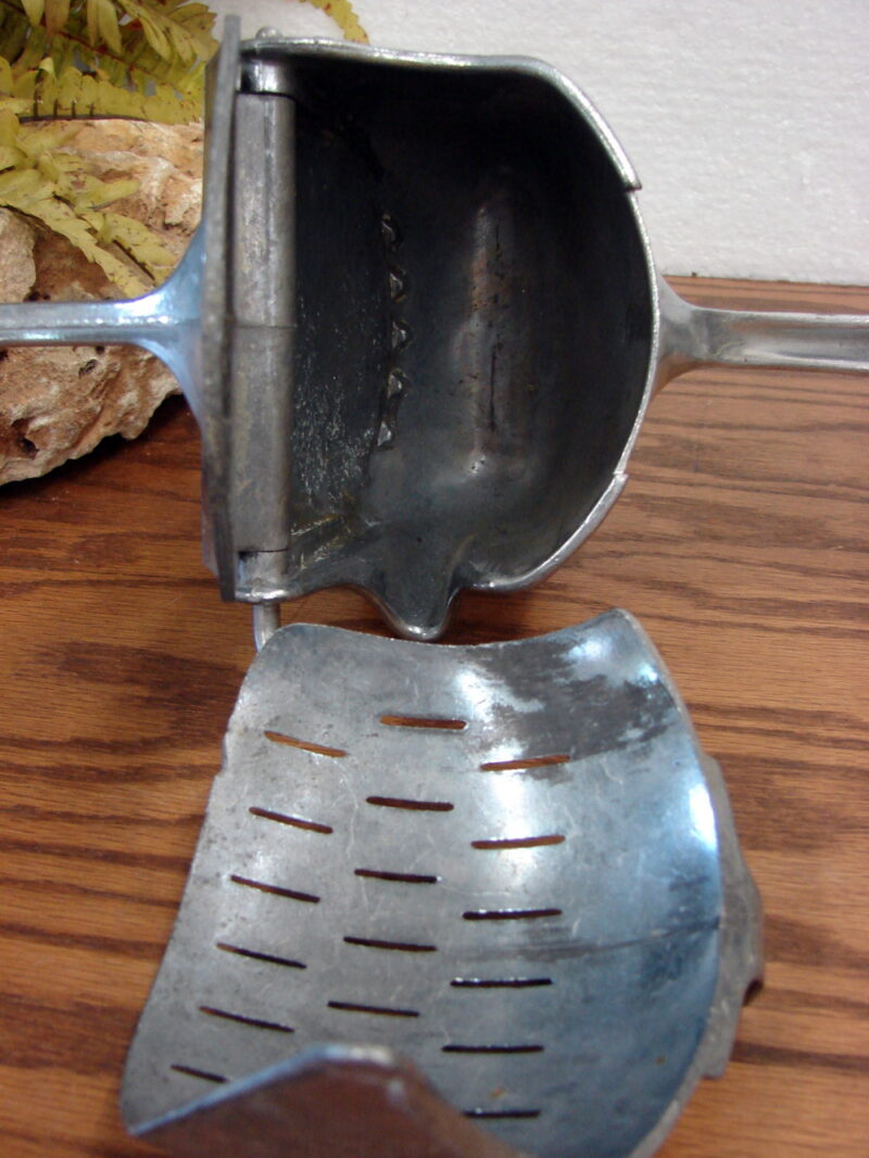 Vintage Wear-Ever Tacuco Aluminum Hand Press Citrus Juicer Side Dump, Moose-R-Us.Com Log Cabin Decor