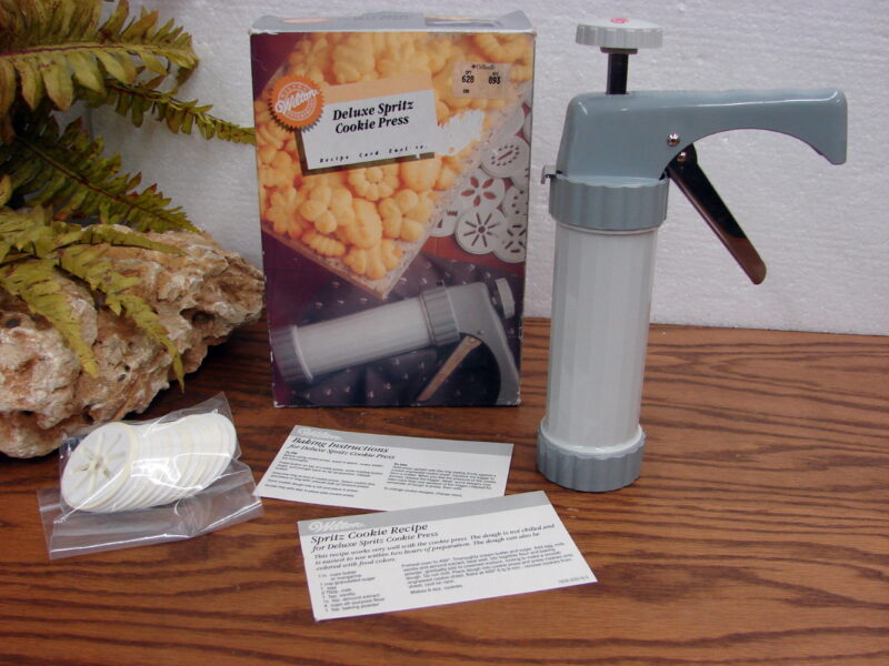 Wilton Deluxe Spritz Cookie Press Gun 12 Heads in Box Recipes, Moose-R-Us.Com Log Cabin Decor