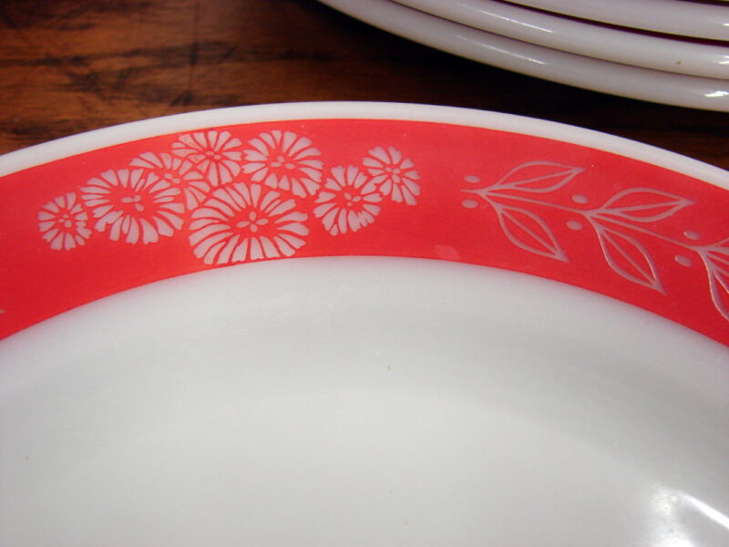 Vintage PYREX Corning Revel Red Laurel Leaf 9&#8243; Plates Set/8 Tableware, Moose-R-Us.Com Log Cabin Decor