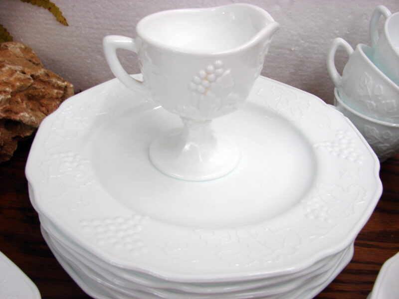 Vintage Indiana Glass Milk Glass Harvest Grape 22 pc Set Plates Cups Creamer, Moose-R-Us.Com Log Cabin Decor