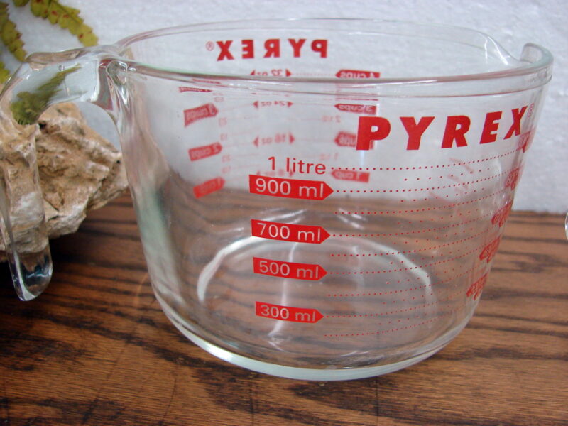 Vintage PYREX 4 Cup 32 oz 1 Quart Measuring Cup Pitcher Red Print, Moose-R-Us.Com Log Cabin Decor