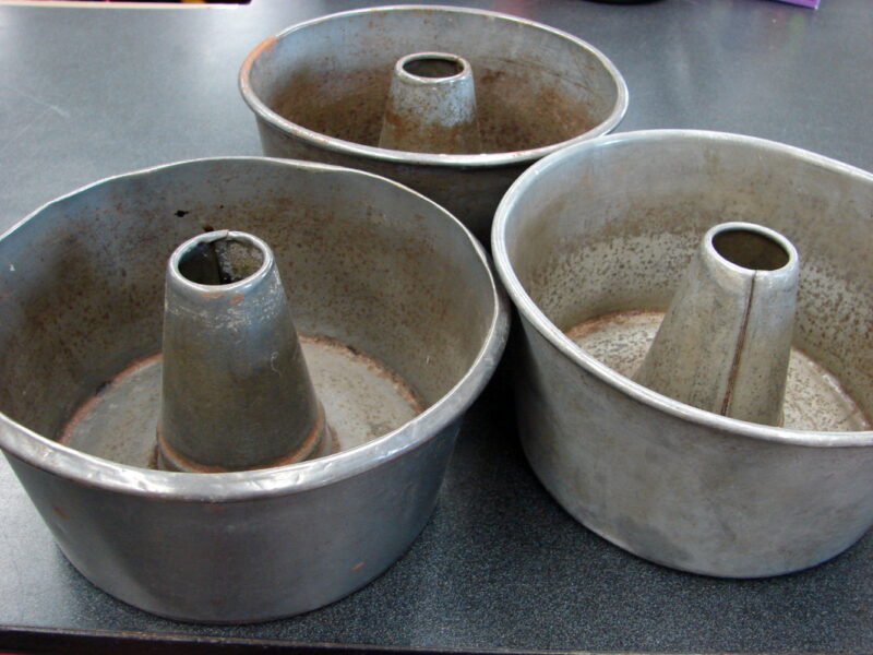 Vintage Metal Seamless Small Bundt Fruitcake Pans Set/3, Moose-R-Us.Com Log Cabin Decor